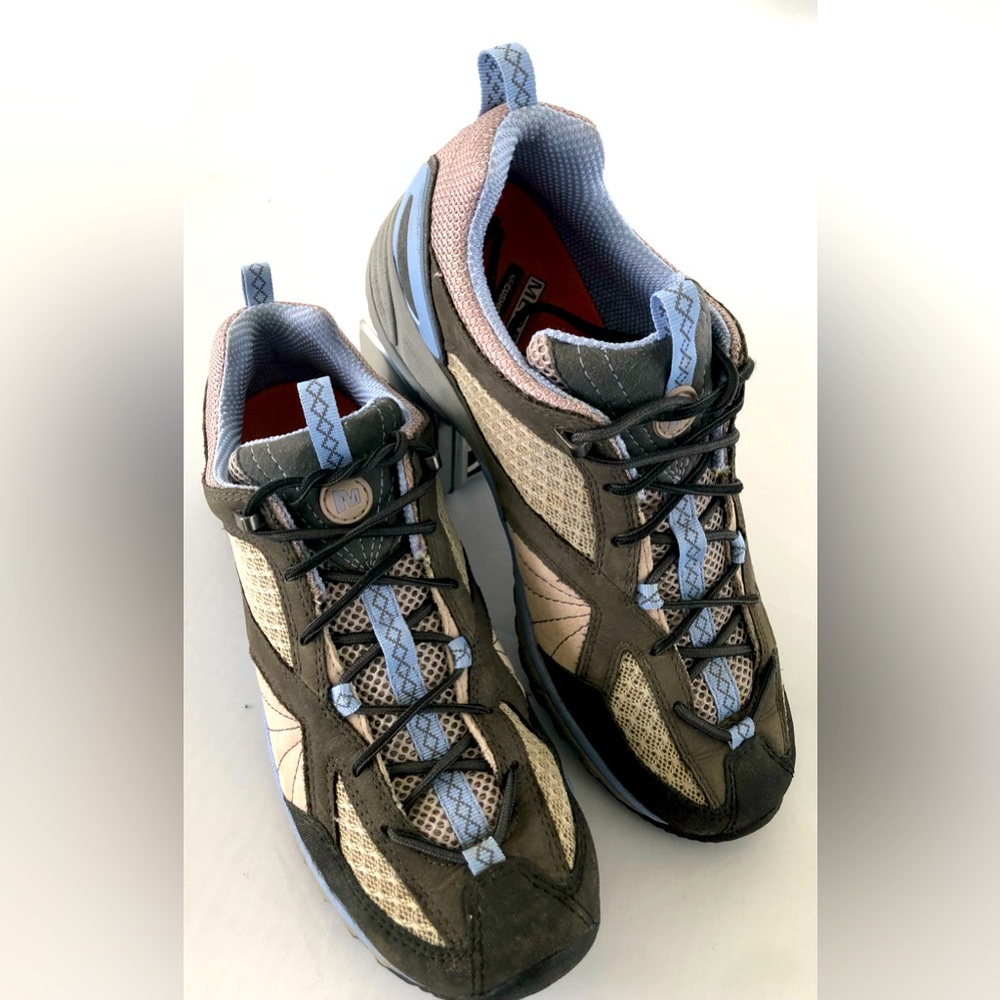 Merrell Avian Light Ventilator hike shoe , Pre-Owned good condition, women’s  9